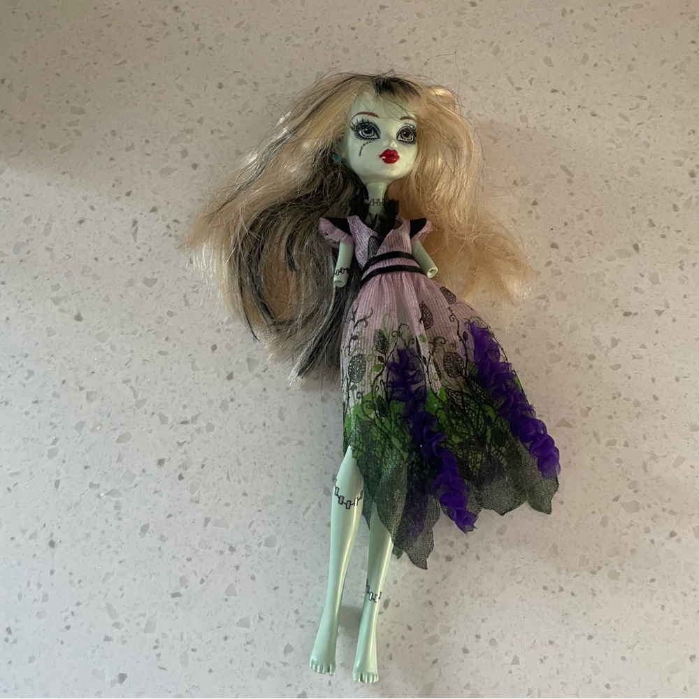 Monster High Frankie Stein doll 2008 - Missing Arms